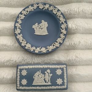 Wedgwood light blue and White Decorative Plate and Box Set